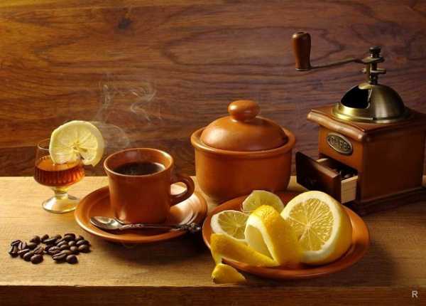 Почему утром полезно пить кофе с лимоном
