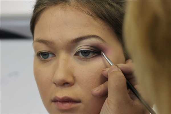 Как правильно сделать макияж для нависших век женщинам за 50 лет