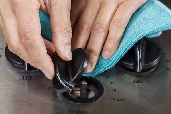 Простые способы, которые помогут отмыть ручки плиты от застарелого жира