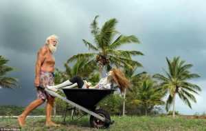 Знаменитый отшельник, проживший 32 года на безлюдном острове, решил сменить место жительства