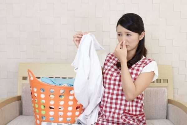 Как избавиться от застарелого запаха пота на одежде в домашних условиях