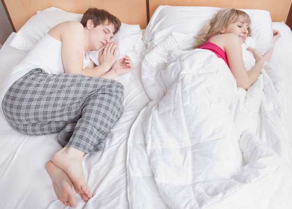 Почему супруги не должны спать под разными одеялами и что может произойти