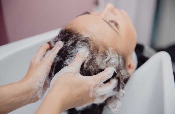 Как правильно мыть голову, чтобы волосы дольше были чистыми и объемными