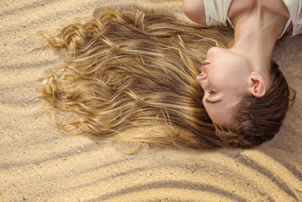 Какие есть способы защиты волос от выгорания и пересыхания летом