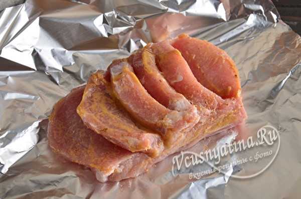  Сочная и мягкая свинина гармошкой с сыром и помидорами в духовке 
