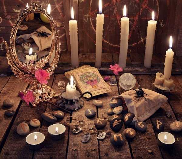 Магические ритуалы, позволяющие узнать, кто вредит и зла желает