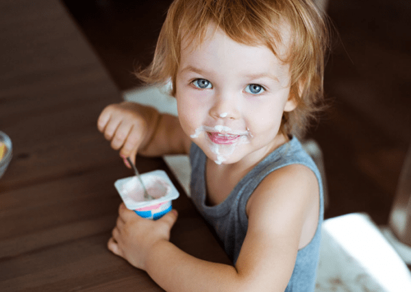 С какого возраста нельзя пить молоко и другие популярные вопросы о продукте