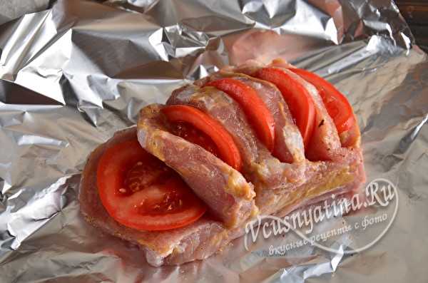  Сочная и мягкая свинина гармошкой с сыром и помидорами в духовке 