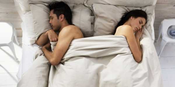 Почему супруги не должны спать под разными одеялами и что может произойти