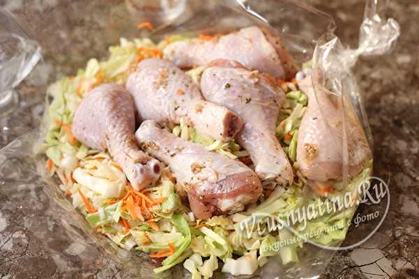  Куриные голени с капустой в рукаве — бюджетный вкусный рецепт 