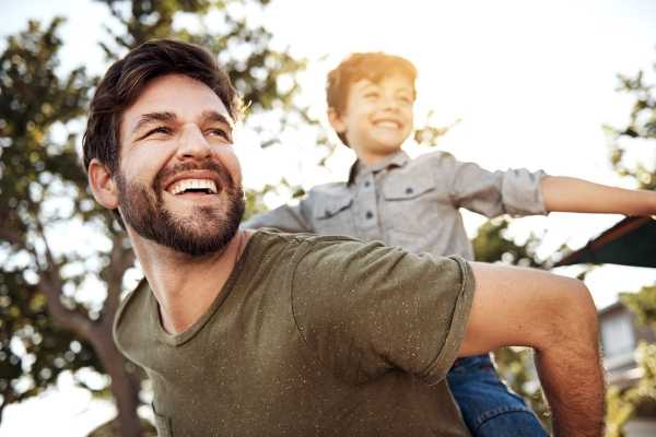 Почему ребенку важно играть с отцом и на что это влияет