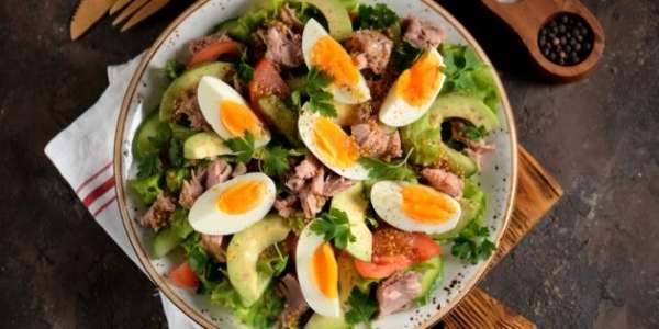 15 ярких салатов с авокадо для тех, кто любит вкусно поесть