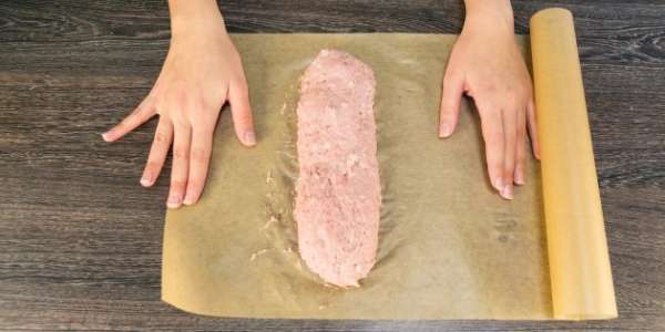 Как сделать домашнюю колбасу: 10 отличных рецептов