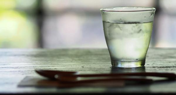 Березовый сок: чем полезен и кому его пить опасно