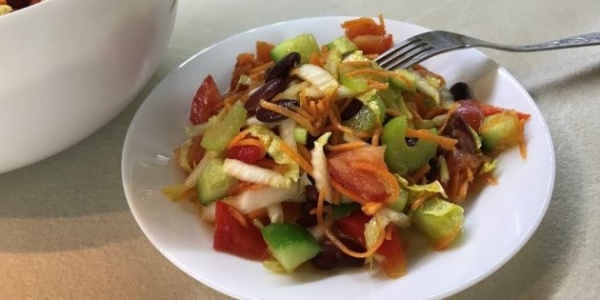 
            10 вкусных салатов с фасолью, которые хочется готовить снова и снова        